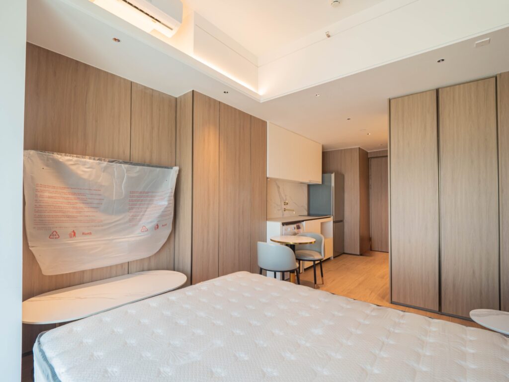 Studio Condominium